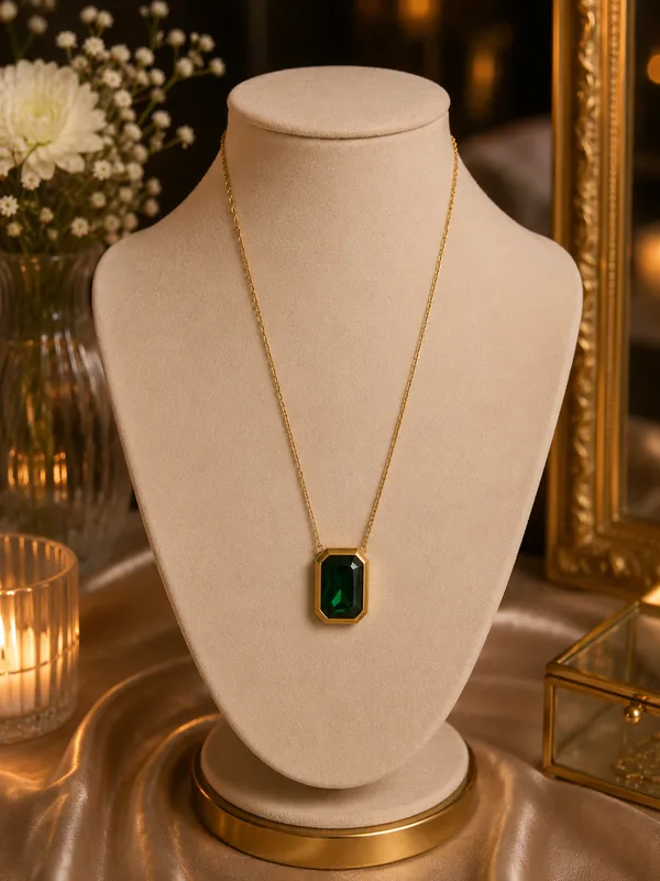 Gold_Green_Alloy_Emerald_Pendant_Necklace_For_Women