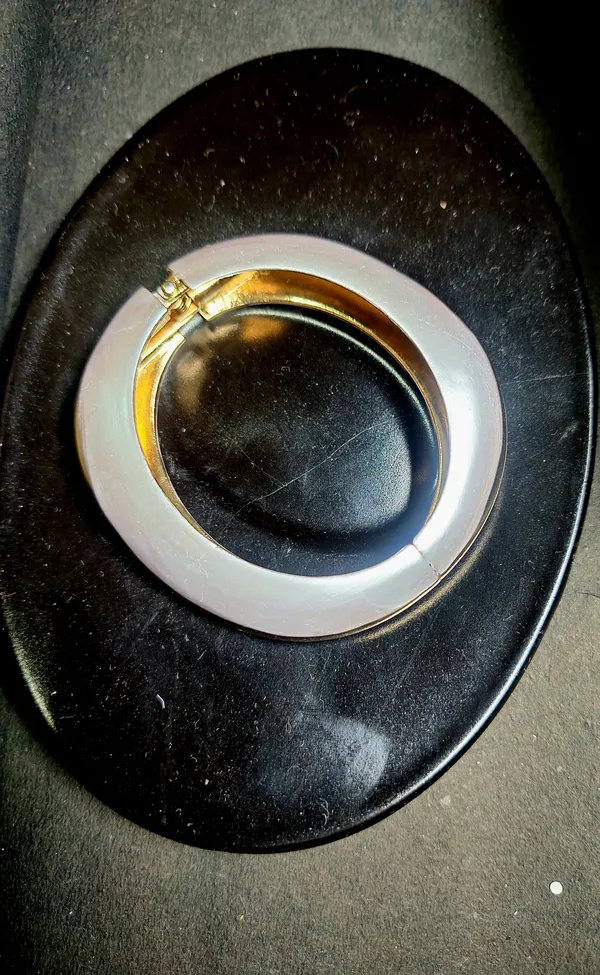 Gold_Alloy_Dual_Tone_Frosted_Oval_Open_Bangle_For_Women