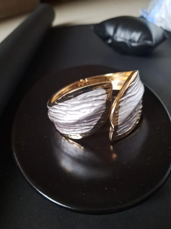 Gold_Alloy_Shell_Shape_Dual_Tone_Frosted_Statement_Kada_For_Women
