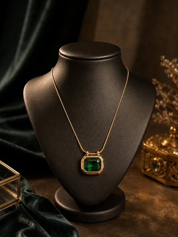 Gold_Green_Alloy_Emerald_Pendant_Necklace_For_Women