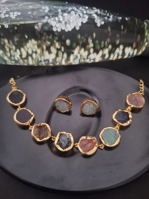 Gold_Multicolor_Alloy_Natural_Stone_Necklace_And_Earrings_Set_For_Women