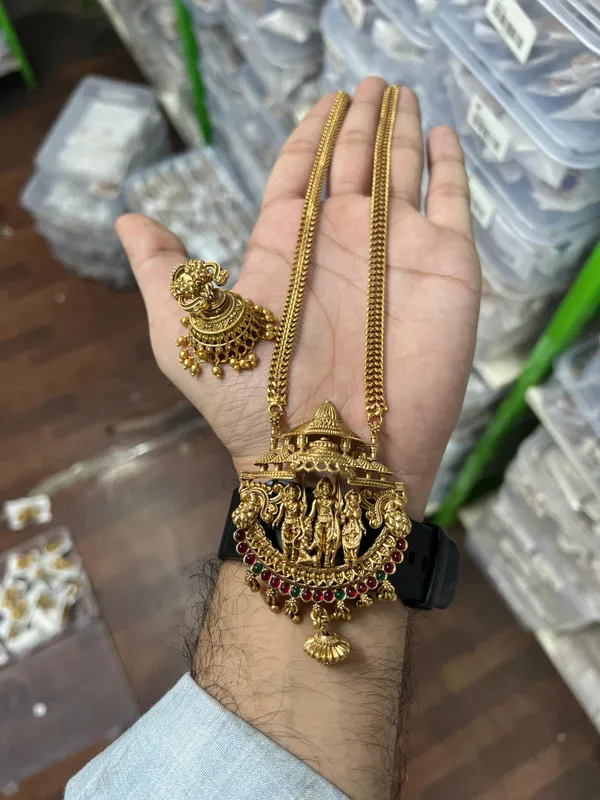 Traditional_Gold-Finish_Temple_Jewellery_Necklace_Set