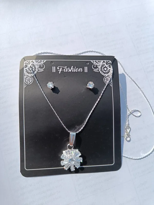 Silver_Tone_Floral_Pendant_Jewellery_Set_for_Women