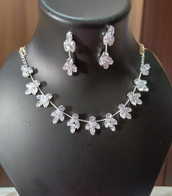 Silver-Tone_Crystal_Leaf_Necklace_Set_for_Women