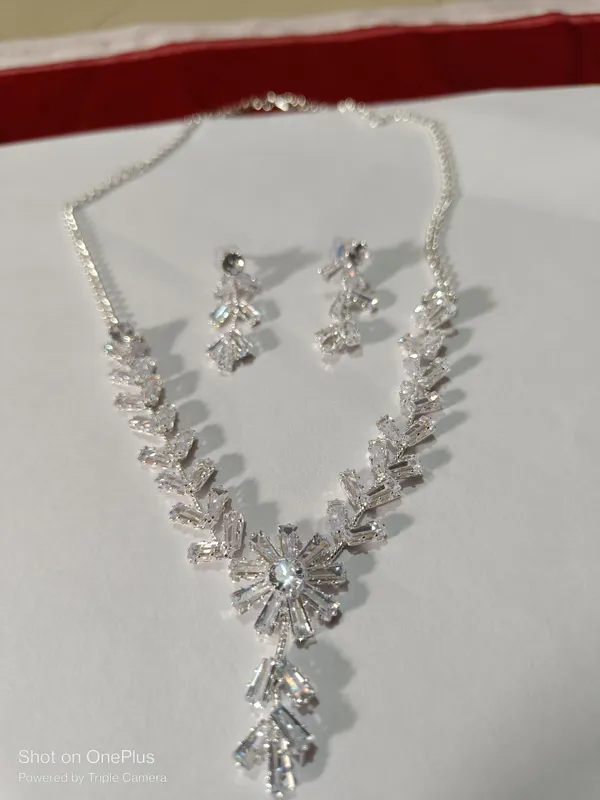 Silver_Tone_Crystal_Necklace_And_Earrings_Set_for_Women