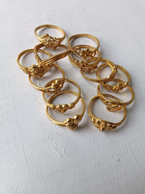 Gold_Tone_Decorative_Ring_Set_for_Women