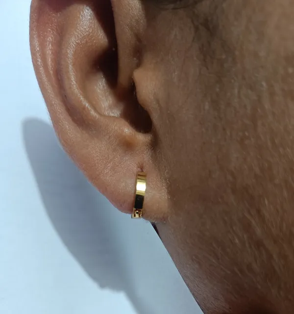 Gold_Tone_Black_Accent_Hoop_Earring_for_Women