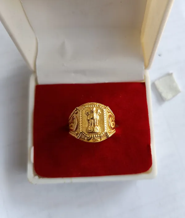 Gold_Tone_Deity_Motif_Ring