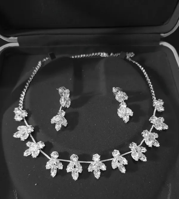 Silver-Tone_Crystal_Leaf_Necklace_Set_for_Women