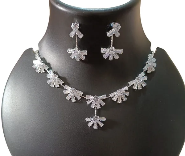 Silver_Tone_Crystal_Floral_Necklace_Set_for_Women