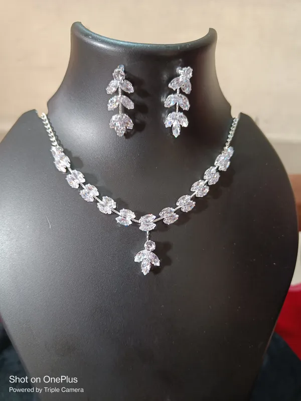 Silver-Tone_Leaf_Design_Necklace_And_Earrings_Set_for_Women