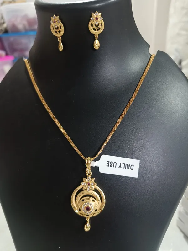 Gold_Tone_Pendant_Necklace_Set_for_Women