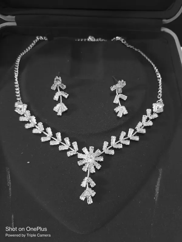 Silver_Tone_Crystal_Necklace_And_Earrings_Set_for_Women