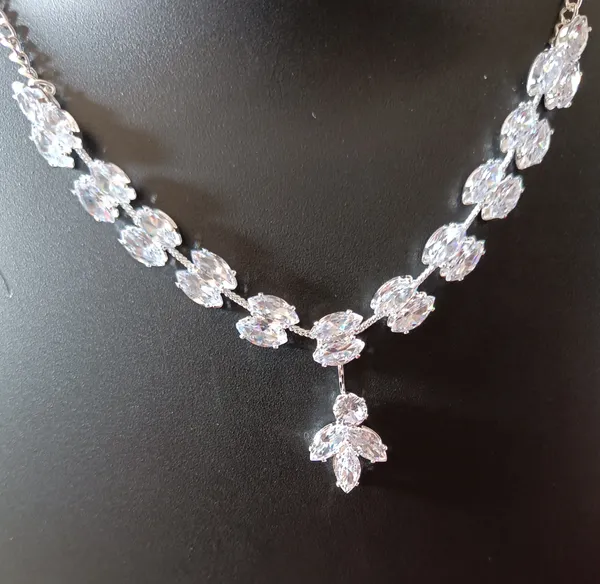 Silver-Tone_Leaf_Design_Necklace_And_Earrings_Set_for_Women