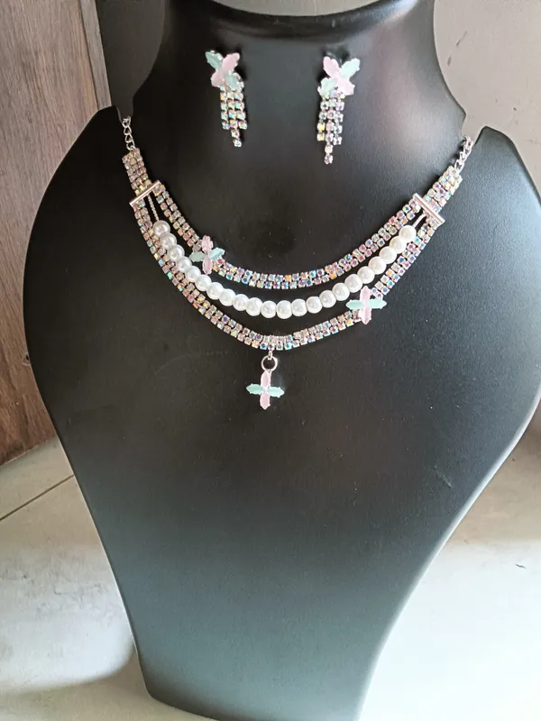 Multicolour_Rhinestone_Pearl_Butterfly_Necklace_Set_for_Women