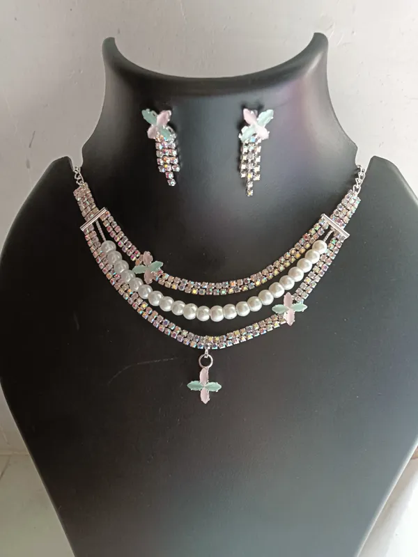 Multicolour_Rhinestone_Pearl_Butterfly_Necklace_Set_for_Women