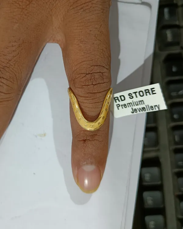 Gold-Toned_Adjustable_Toe_Ring_for_Women