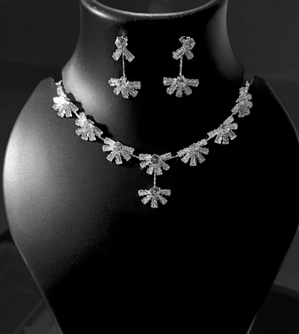 Silver_Tone_Crystal_Floral_Necklace_Set_for_Women