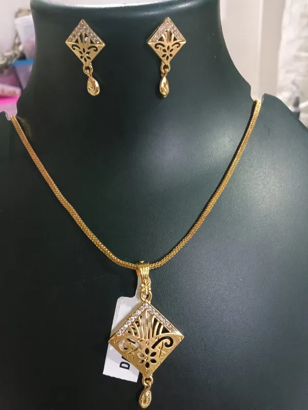 Gold_Tone_Geometric_Necklace_And_Earrings_Set_for_Women