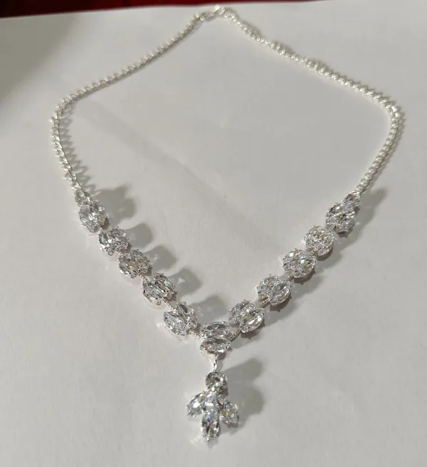 Silver-Tone_Leaf_Design_Necklace_And_Earrings_Set_for_Women