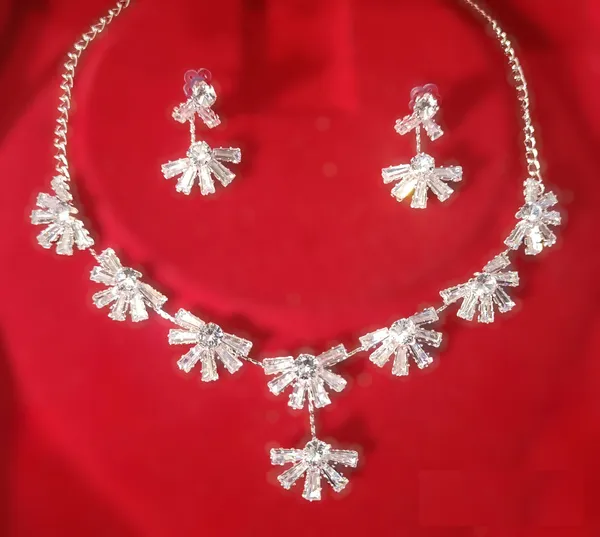 Silver_Tone_Crystal_Floral_Necklace_Set_for_Women