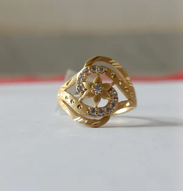 Gold_Plated_Floral_Stone_Studded_Ring_for_Women