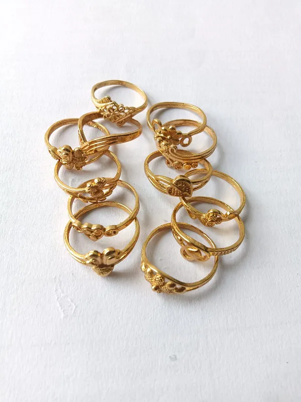 Gold_Tone_Decorative_Ring_Set_for_Women