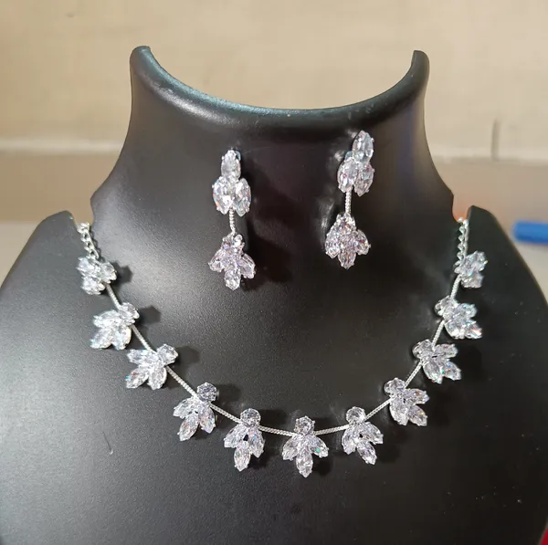 Silver-Tone_Crystal_Leaf_Necklace_Set_for_Women