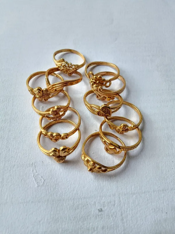 Gold_Tone_Decorative_Ring_Set_for_Women