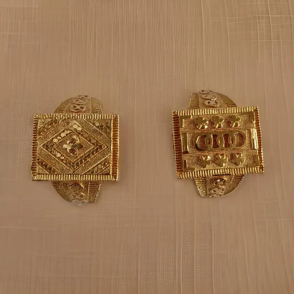 Gold_Tone_Ornate_Signet_Ring_for_Men