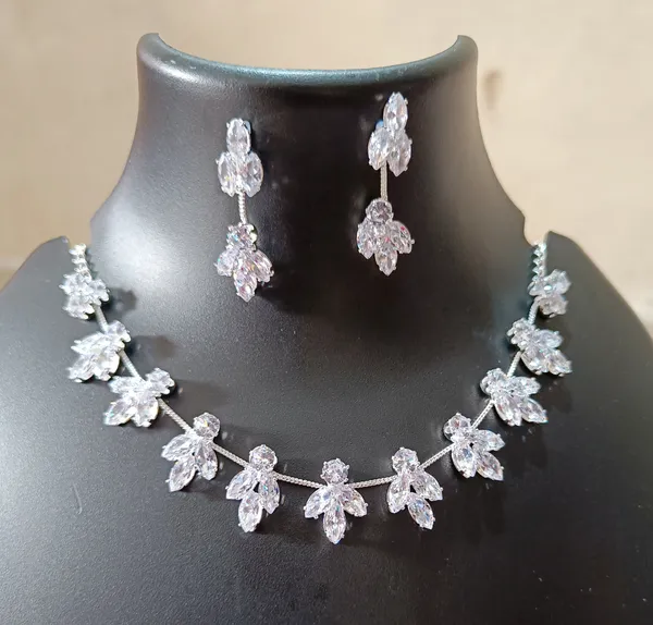 Silver-Tone_Crystal_Leaf_Necklace_Set_for_Women