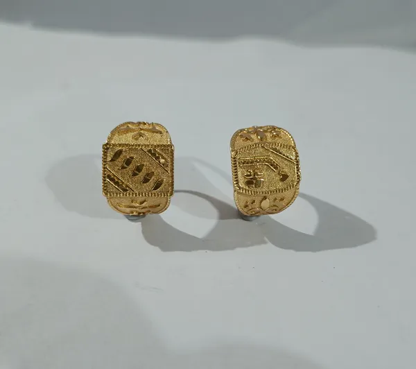 Gold_Tone_Ornate_Finger_Ring_for_Unisex