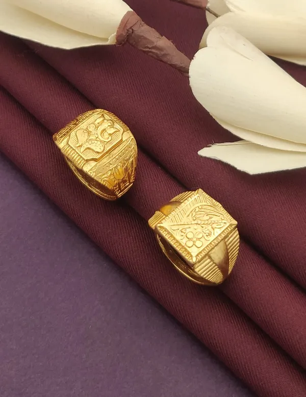 Gold_Tone_Embossed_Stud_Earrings_for_Women
