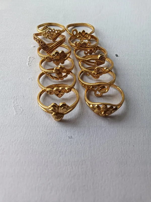 Gold_Tone_Decorative_Ring_Set_for_Women