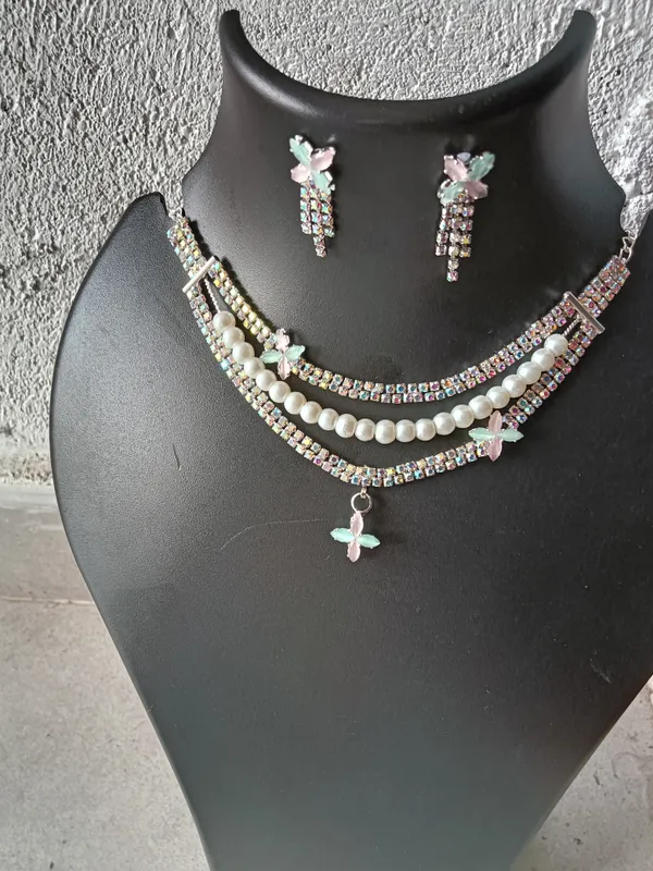 Multicolour_Rhinestone_Pearl_Butterfly_Necklace_Set_for_Women
