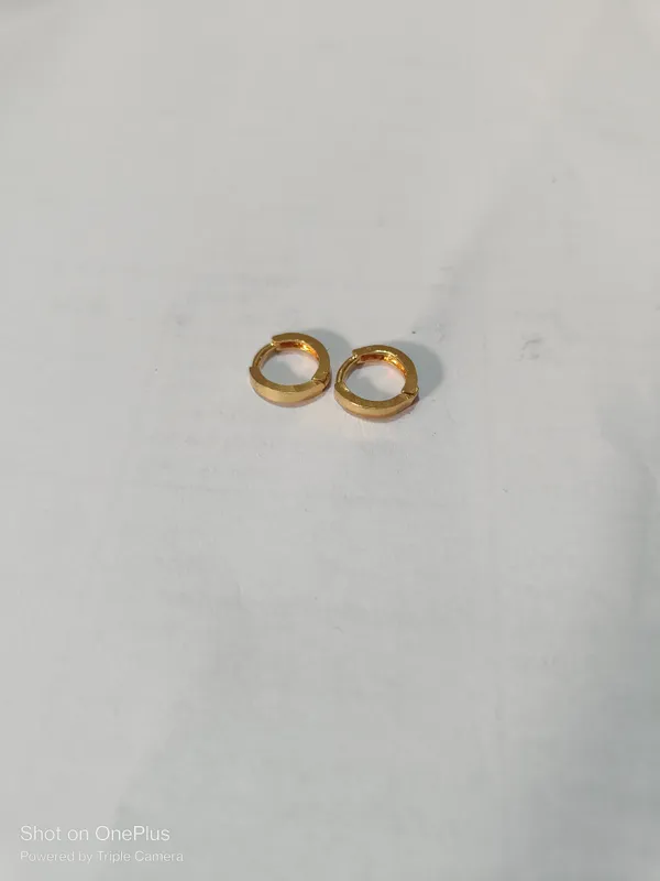 Gold_Tone_Black_Accent_Hoop_Earring_for_Women