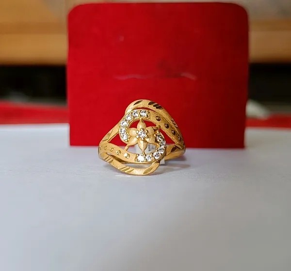 Gold_Plated_Floral_Stone_Studded_Ring_for_Women
