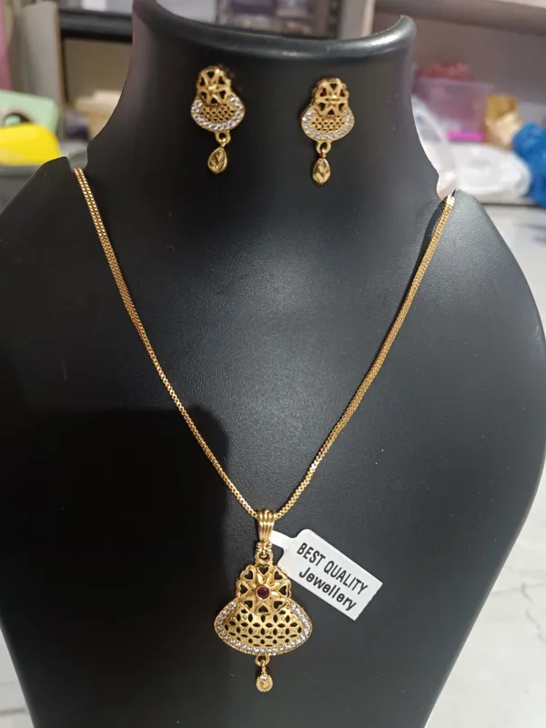 Gold_Tone_Pendant_Necklace_Set_for_Women