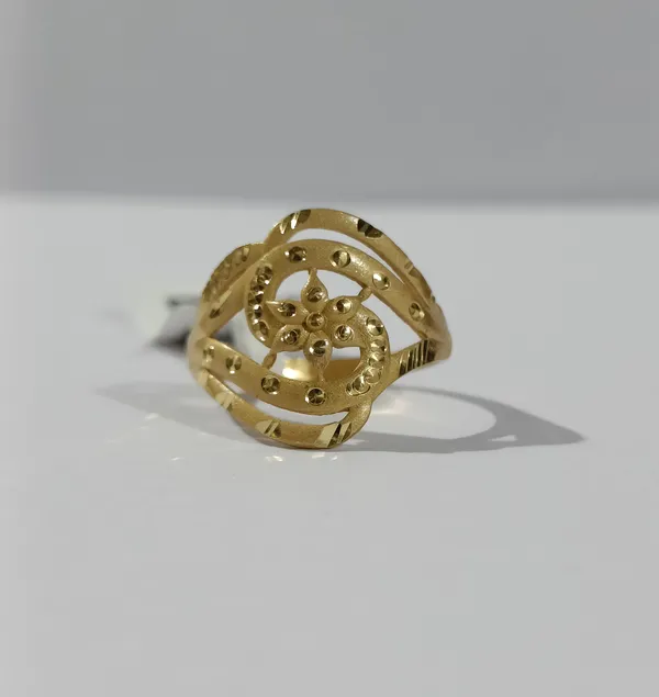 Gold_Tone_Ornamental_Statement_Ring_for_Women