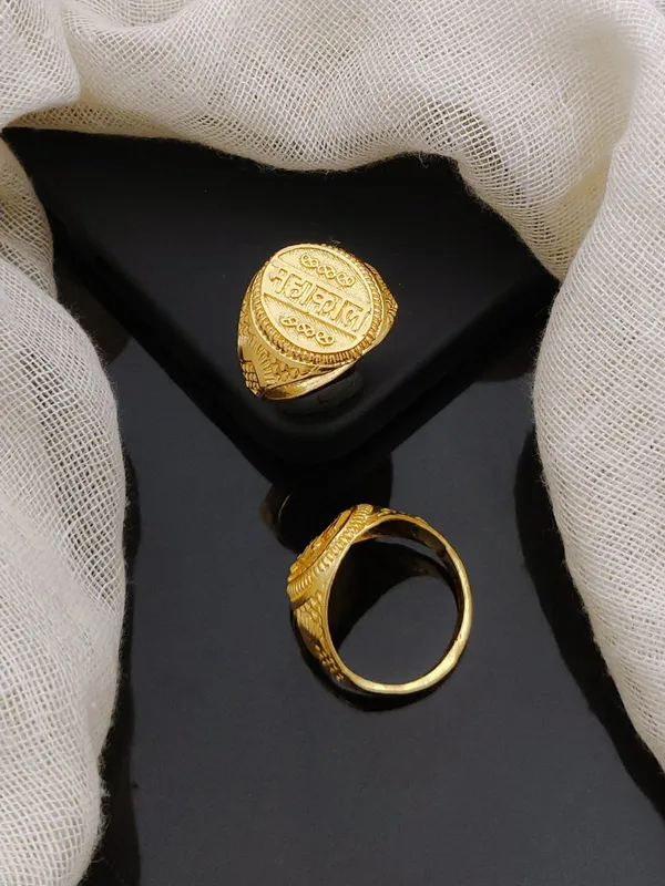 Gold_Tone_Engraved_Signet_Ring