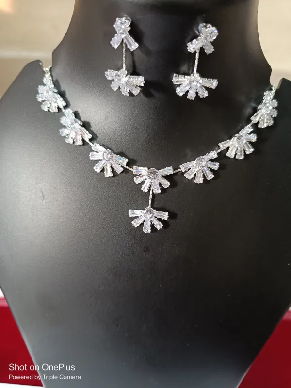 Silver_Tone_Crystal_Floral_Necklace_Set_for_Women