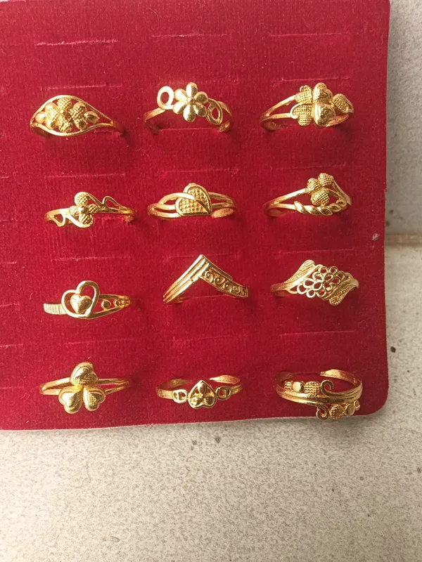 Gold_Tone_Decorative_Ring_Set_for_Women