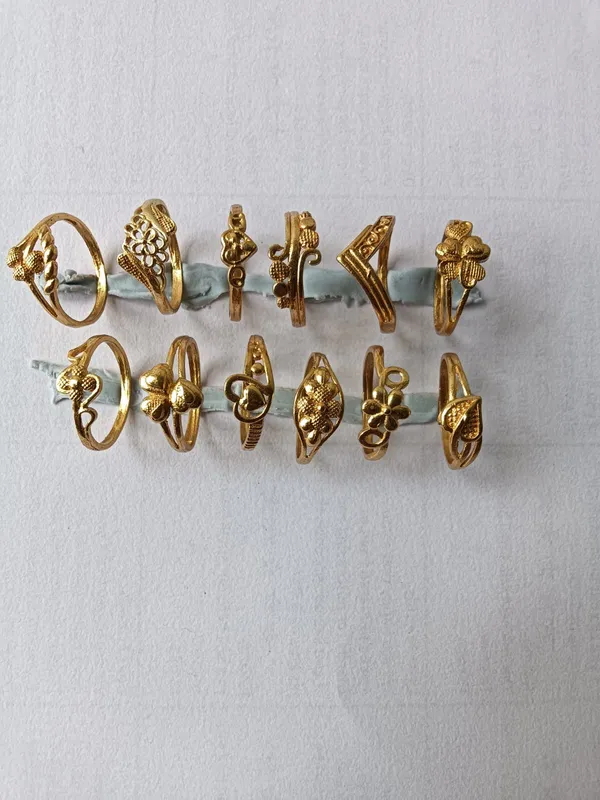Gold_Tone_Decorative_Ring_Set_for_Women