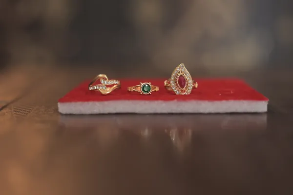 Gold_Tone_Stone_Embellished_Ring_Set_for_Women