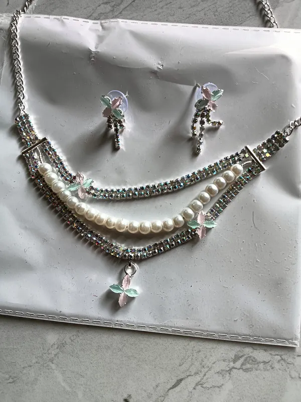 Multicolour_Rhinestone_Pearl_Butterfly_Necklace_Set_for_Women