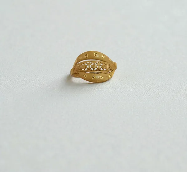 Gold-Tone_Ornate_Ring_for_Women