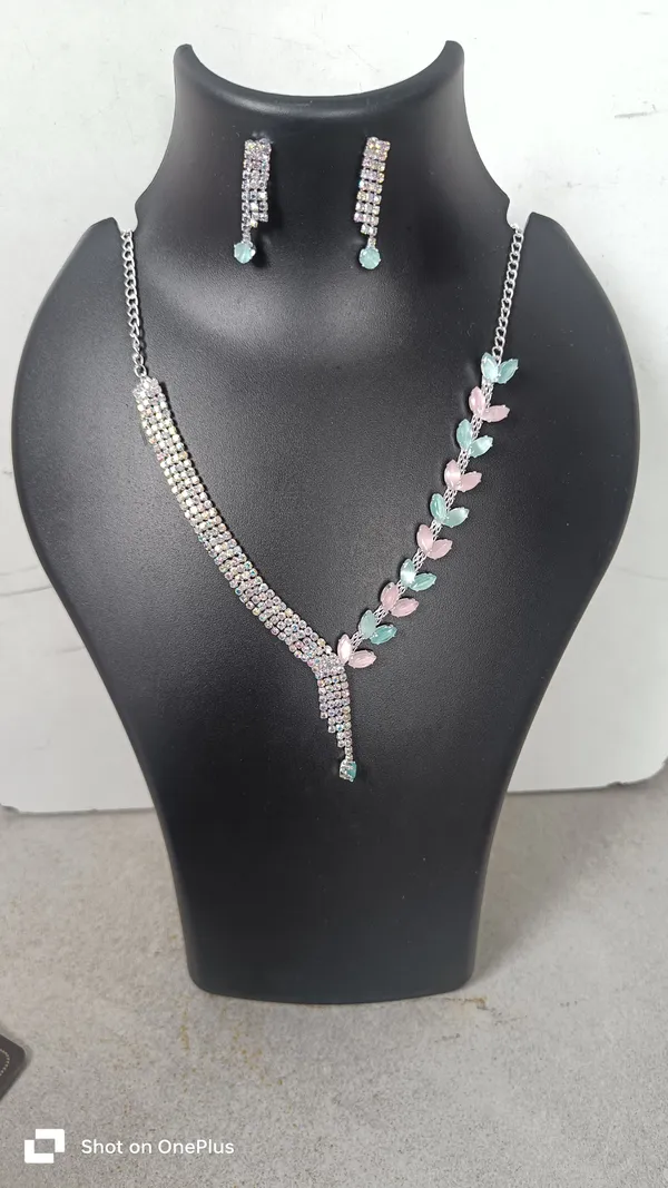 Multicolor_Crystal_Necklace_Set_for_Women