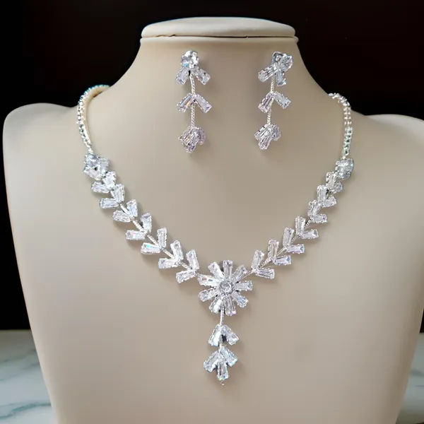Silver_Tone_Crystal_Necklace_And_Earrings_Set_for_Women