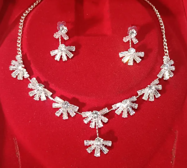 Silver_Tone_Crystal_Floral_Necklace_Set_for_Women