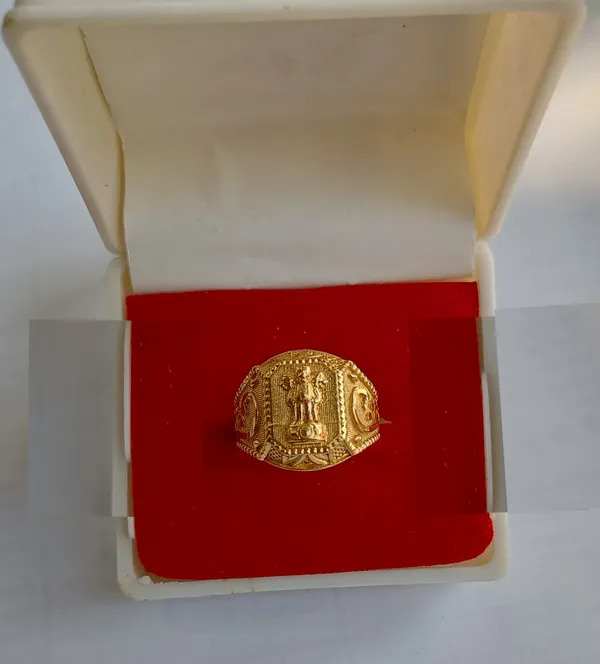 Gold_Tone_Deity_Motif_Ring